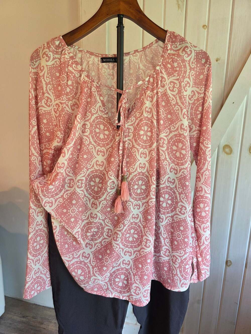 Miholl Women's XL Pink and White Paisley Print Long Sleeve Peasant Blouse